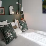 Beautiful Love Nest Near The Seine