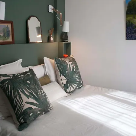 Beautiful Love Nest Near The Seine